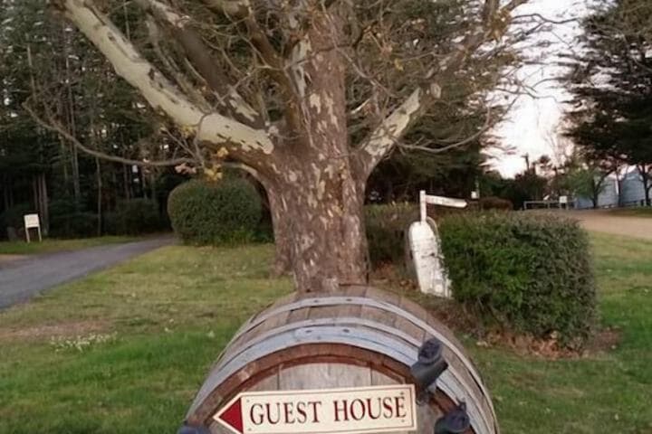 Petersons Armidale Winery & Guesthouse photo 3