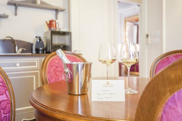 Lady Capulet Apartments photo 5