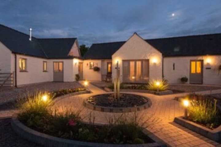 Canaston Oaks photo 3