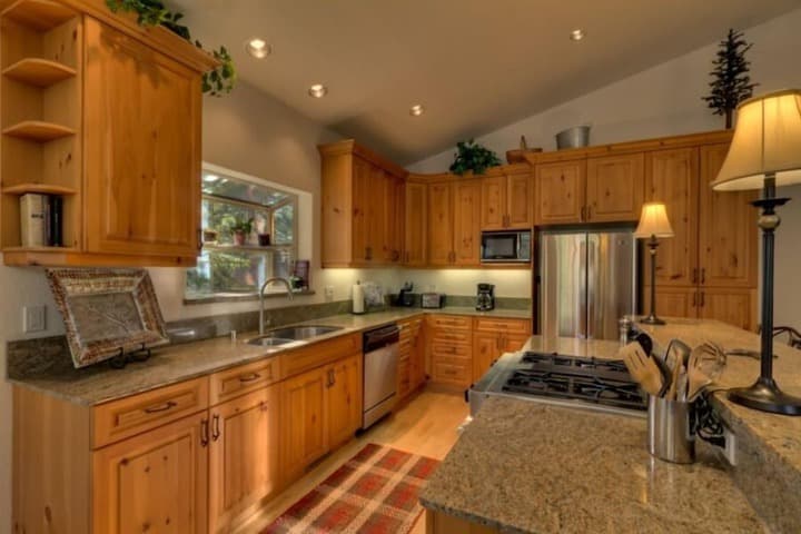 2058 Lukins Way photo 2