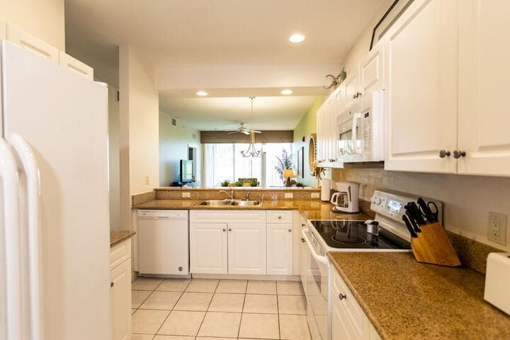 Messina Vacation Rental at Lely Resort. Spacious 3 BR 2 Bath Condo with Lake Views&Handicap Accessibility. Enjoy Community Pool Hot Tub&Proximity to Naples Beaches&Dining photo 5