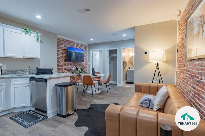 Baltimores Best Home Away From Home 2 Bedroom Apts by Redawning photo 1