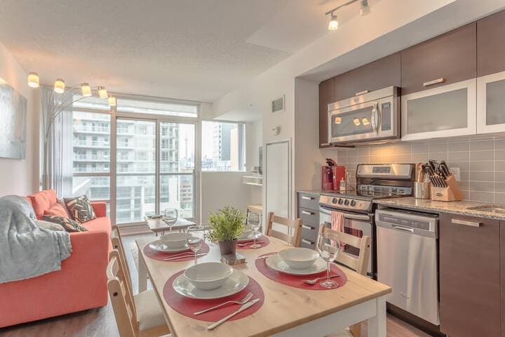 AOC Suites Luxury Condo City View photo 2