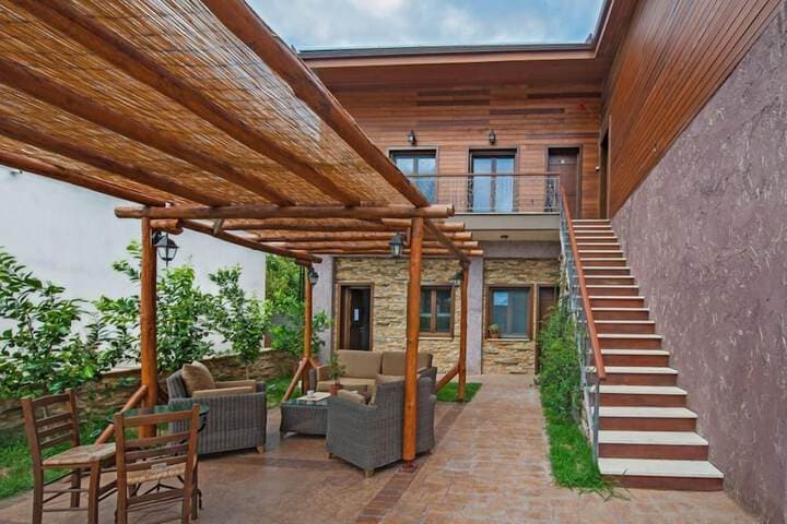 Polys Guest House photo 3