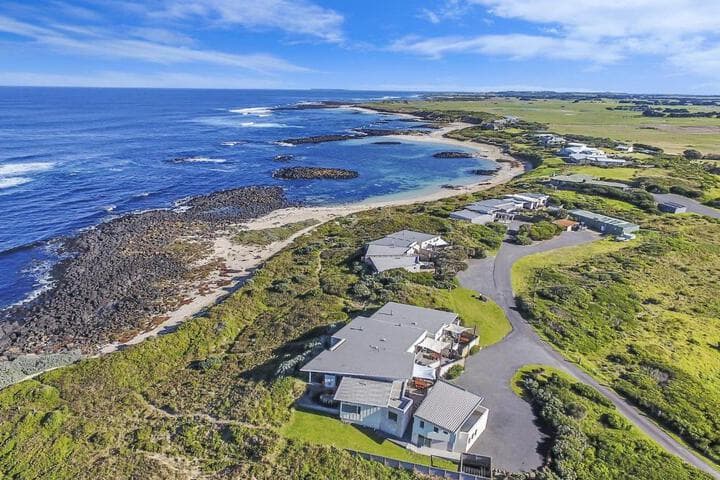Hearns Beachside Villa 4 photo 3
