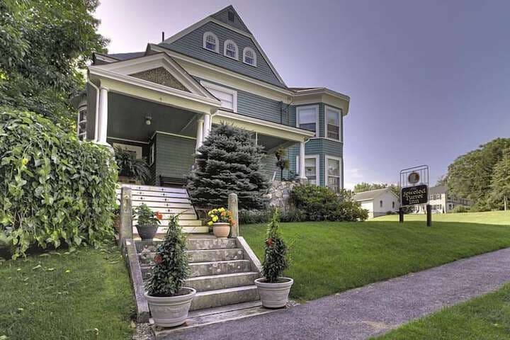 The Jeweled Turret Inn photo 2