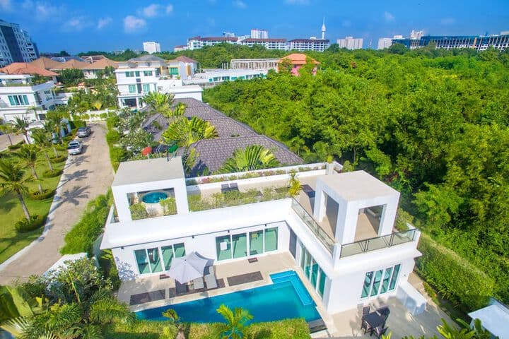 Villas in Pattaya photo 5
