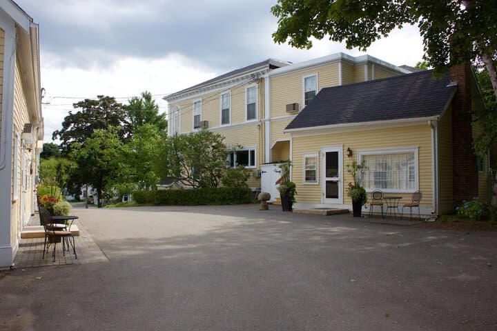 Tattingstone Inn photo 2