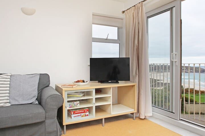 Brook House photo 3