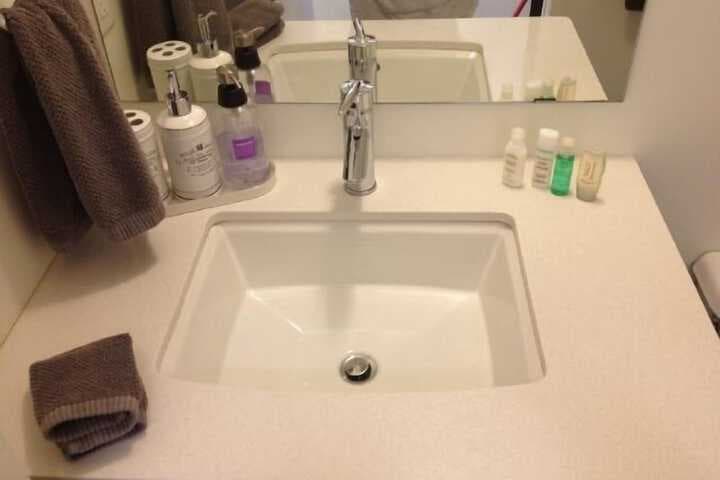 Square One Luxury Furnished Suite photo 5