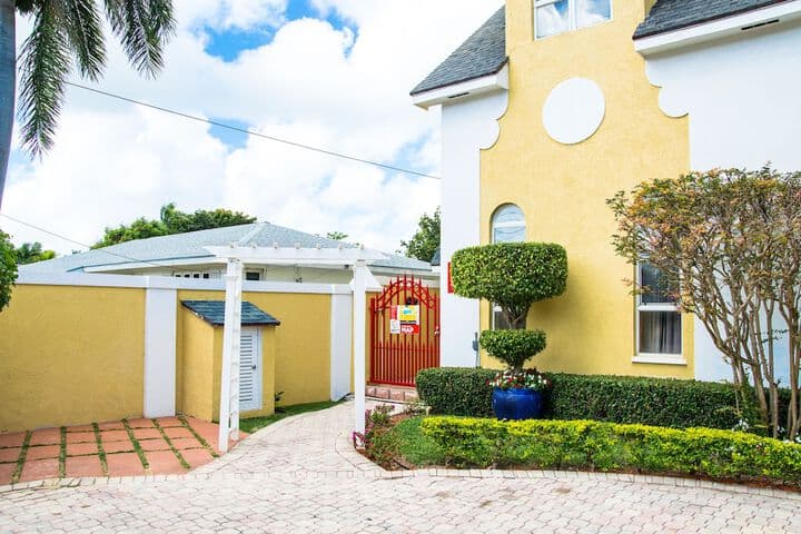 Brownstone Marlin Drive photo 2