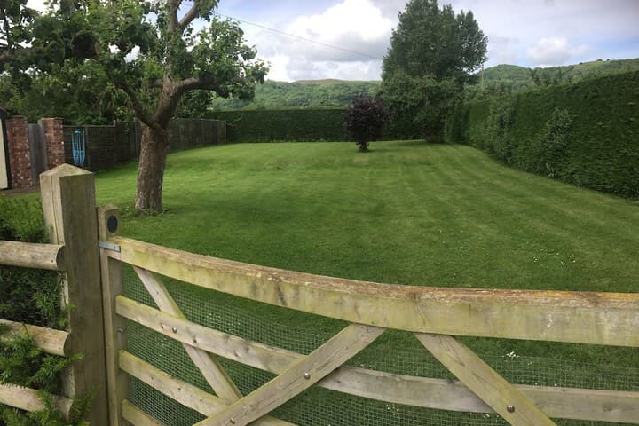 Yew Tree Cottage photo 2