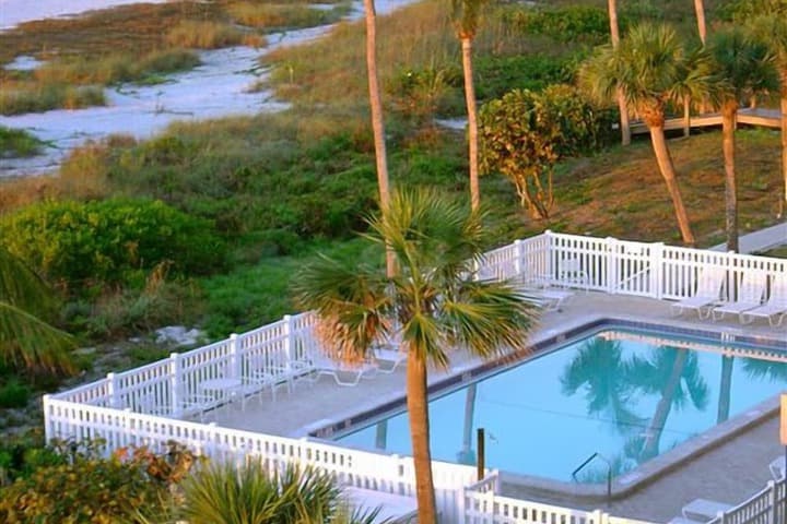 Oceans Reach Condominiums photo 4