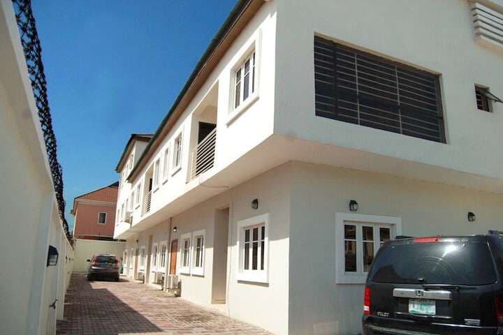 Wendo Court Apartments photo 2