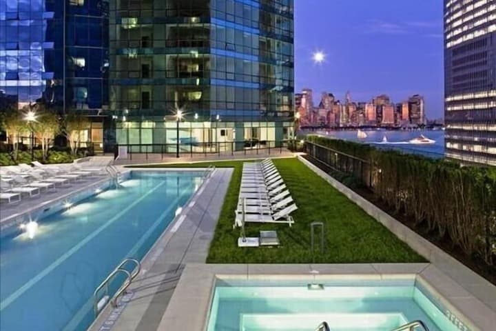 Luxy on the Hudson photo 2