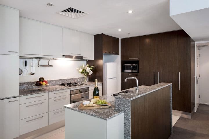 Oaks Brisbane Aurora Suites photo 4