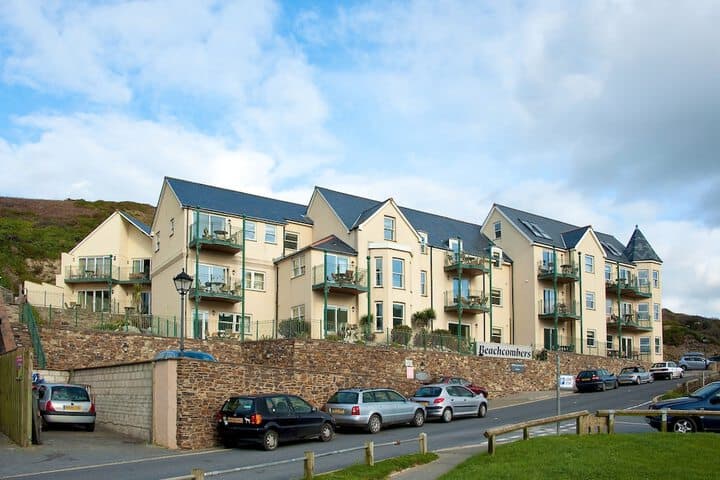Beachcombers Apartments photo 4