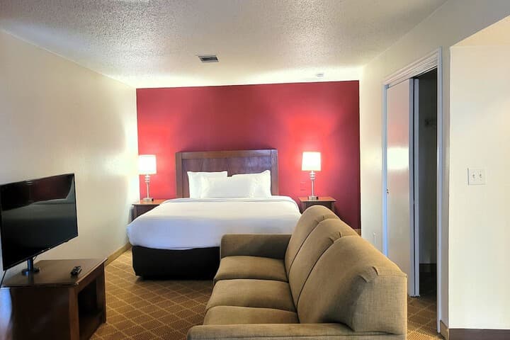 Craigshire Suites photo 4