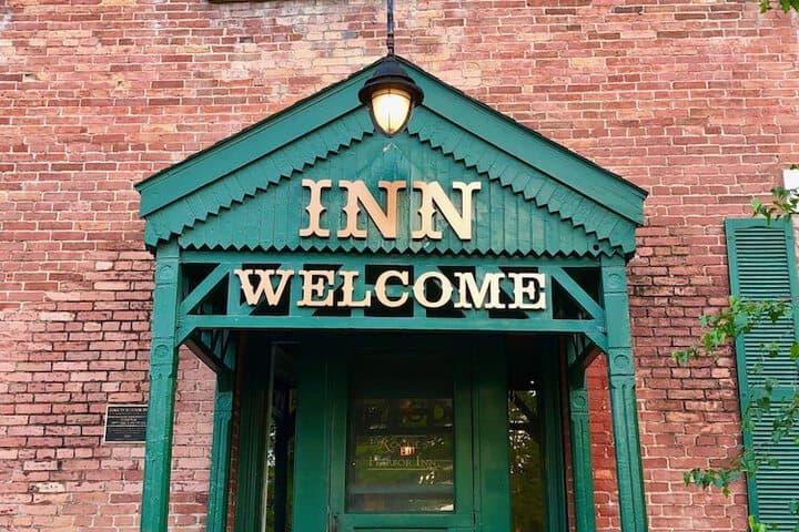 Rogues Harbor Inn photo 3
