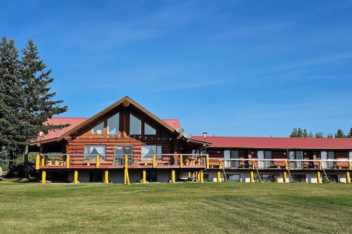 Cariboo Log Guest House photo 2
