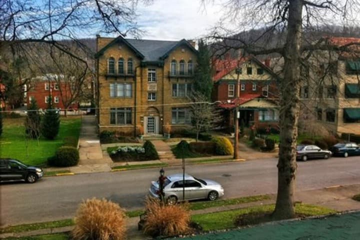 Brass Pineapple Inn photo 4