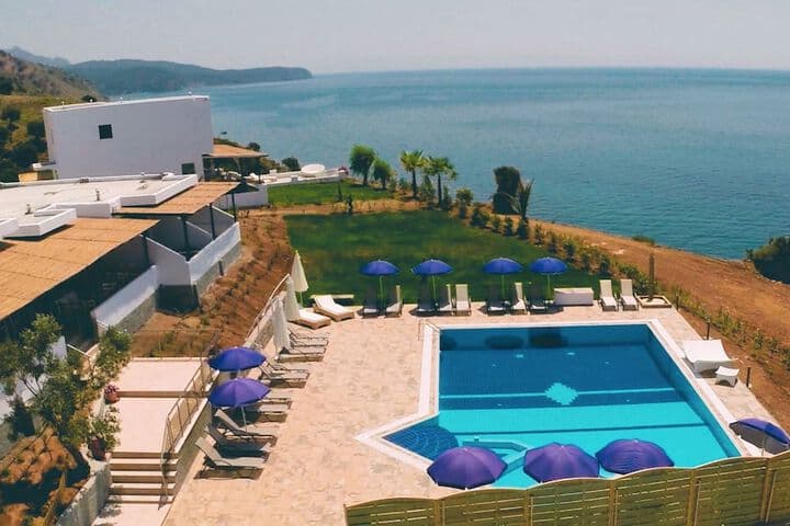 Ano Kariotes destination view