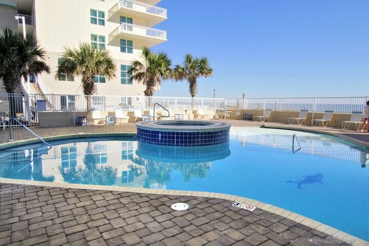 Crystal Shores West Condos by Hosteeva photo 5
