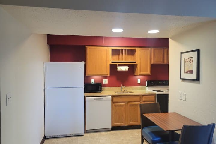 Craigshire Suites photo 2