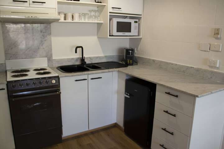 Davis Avenue Apartments photo 5