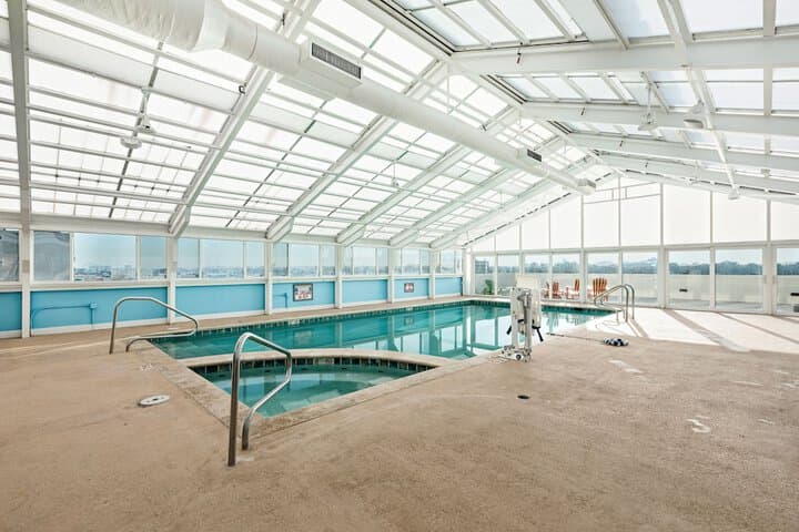 Ocean Sands Resort Oceanfront Virginia Beach by Vacatia photo 5
