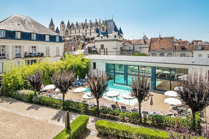 Loches destination view
