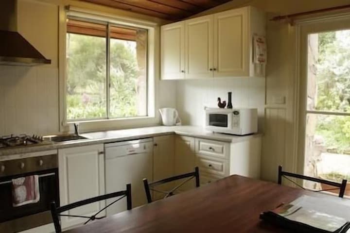 Wombat Hills Cottages photo 4