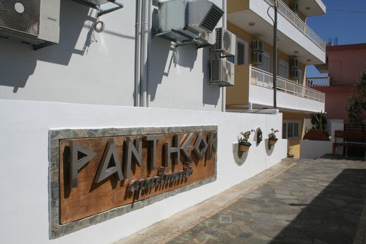 Pantheon Deluxe Apartments photo 2