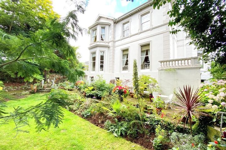 Muntham Holiday Apartments & Town House photo 2