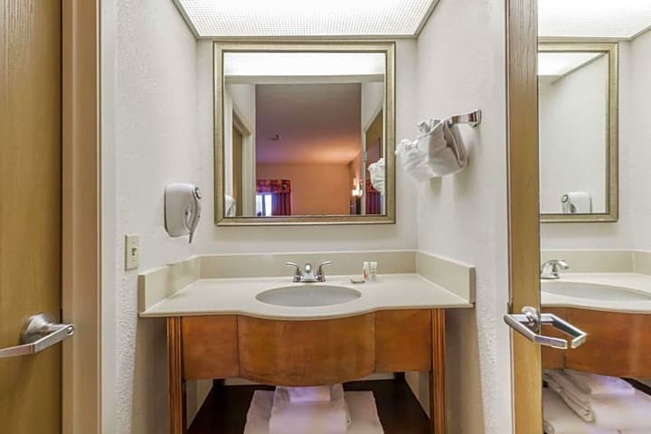 Super 8 by Wyndham Albuquerque Airport photo 5