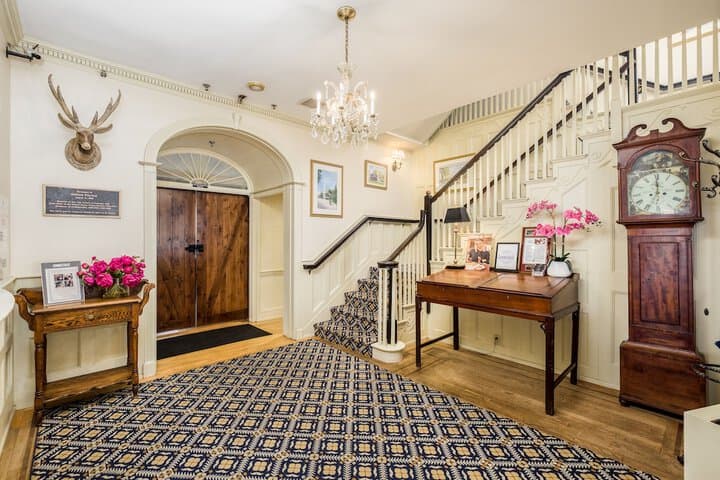 Simsbury 1820 House photo 2