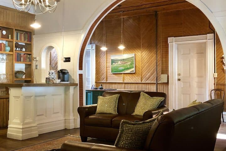 Rogues Harbor Inn photo 4