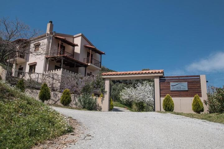 Aori Hillside Villa photo 2