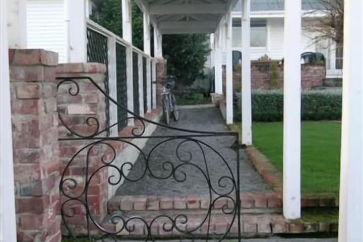 Cheltenham House photo 2