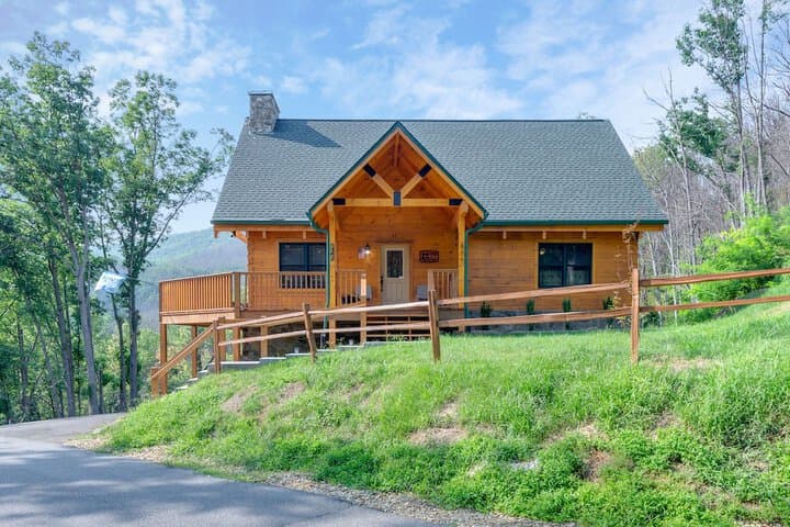 Lone Wolf Lodge by Jackson Mountain Rentals photo 3