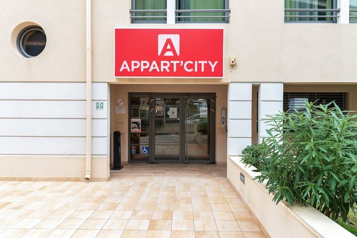 AppartCity Confort La Ciotat Cote Port photo 2