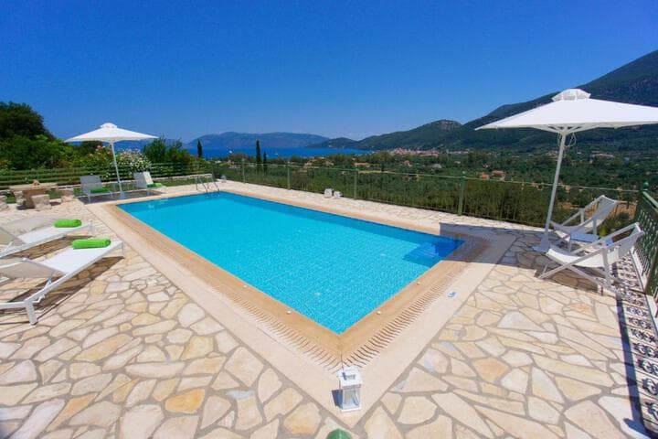 Utopia Luxury Villa photo 2