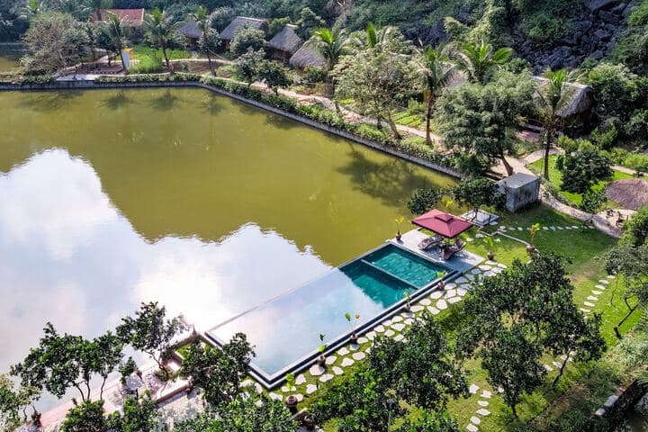 Văn Lâm destination view