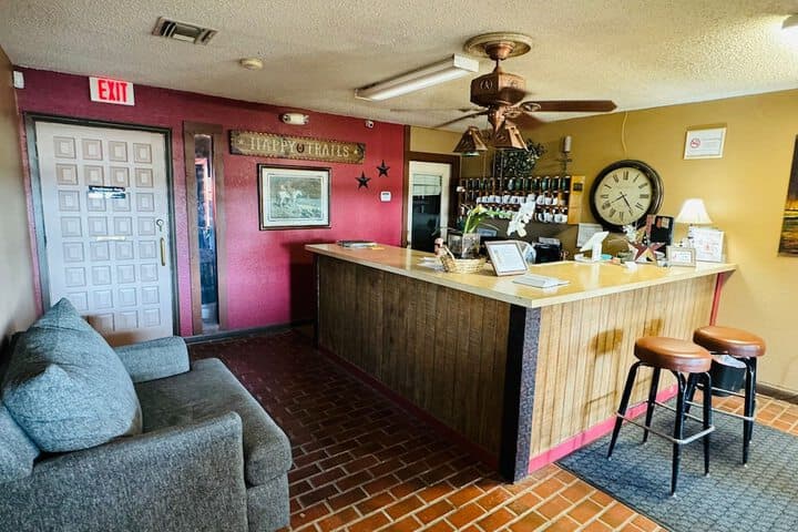 Four Horsemen Hotel photo 3