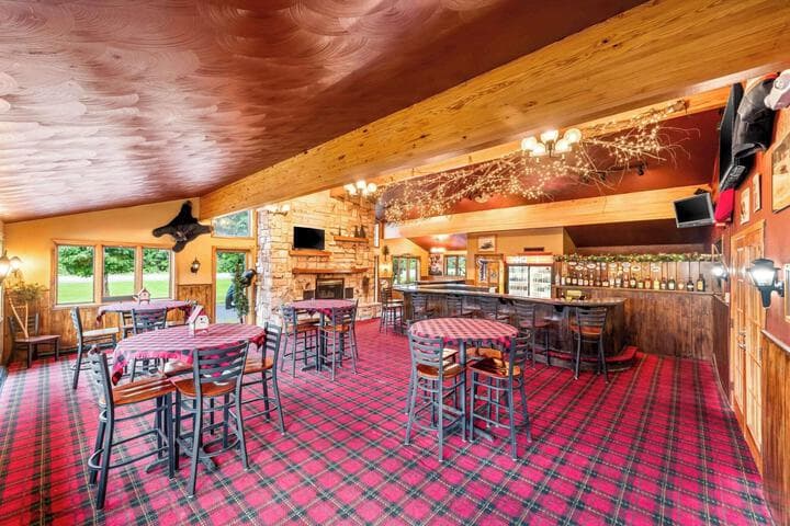 Econo Lodge Inn & Suites Munising Area photo 4