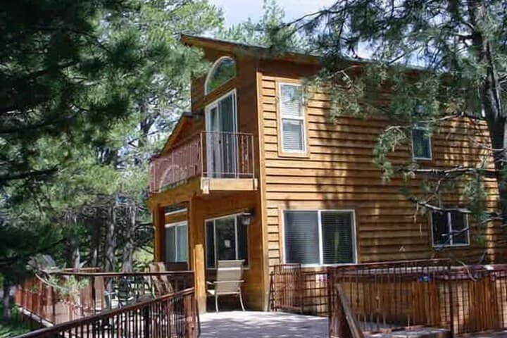 1261 Country Club Drive photo 2