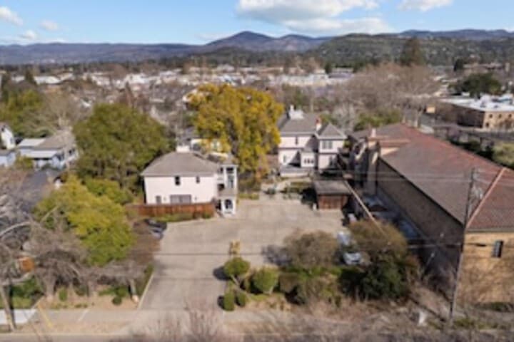 Hennessey House photo 2