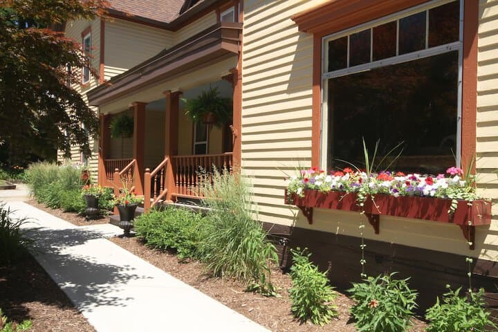 Twin Oaks Inn photo 2