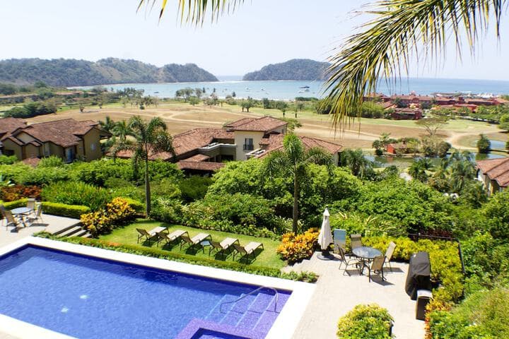 CR Luxury Los Sueños Condos photo 4