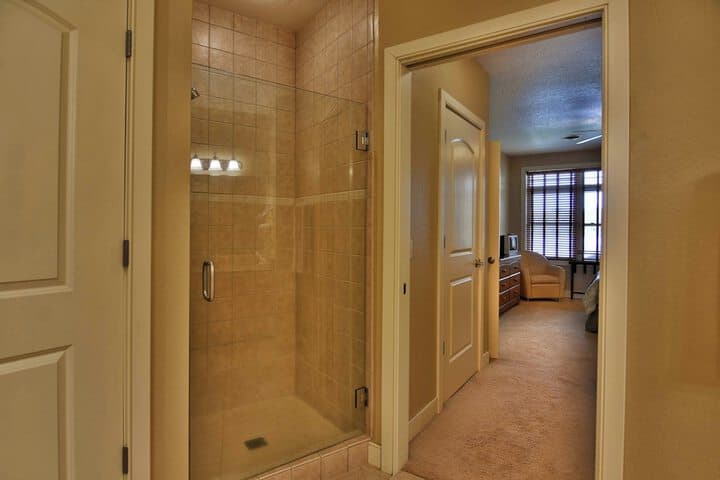 Unit 411a 1 BD / 1 BA Condo photo 2